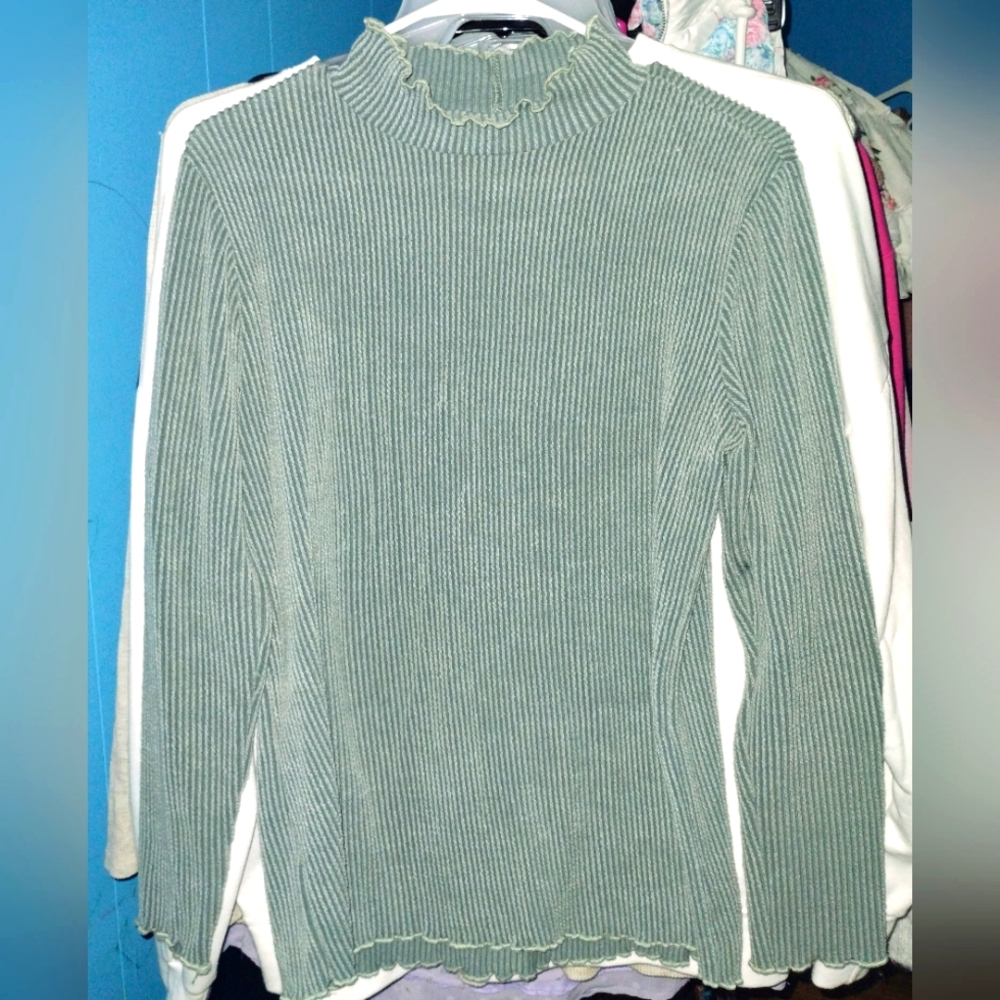Sage Ribbed Mock-Neck Top - Picture 4 of 6